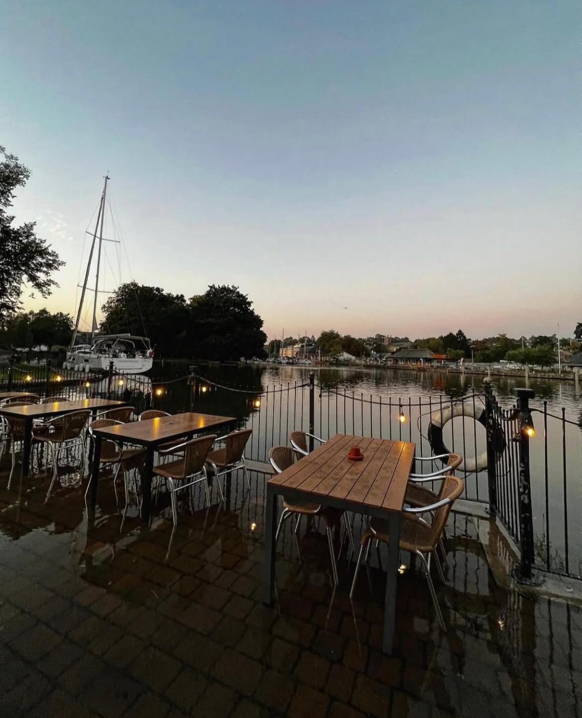 The Steam Packet Inn ทอตเนส ภายนอก รูปภาพ